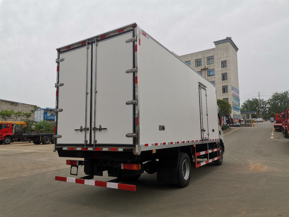 DongFeng 290HP Refrigerated Truck
